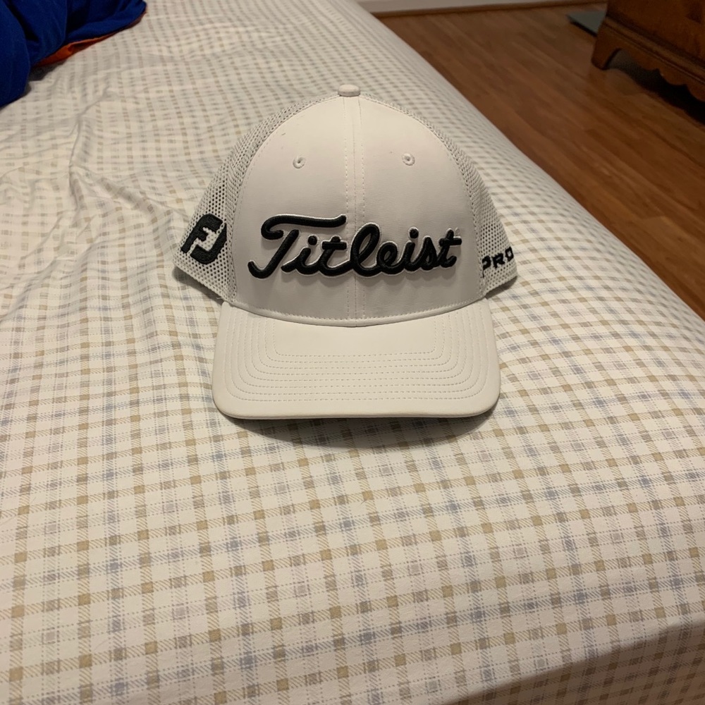 Titleist ProV1 SnapBack